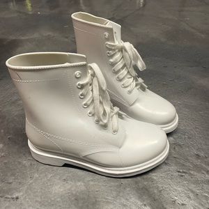 Women’s rain boots. Or can use for hip hop!